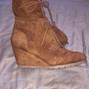 Massini Camel wedge lace ups